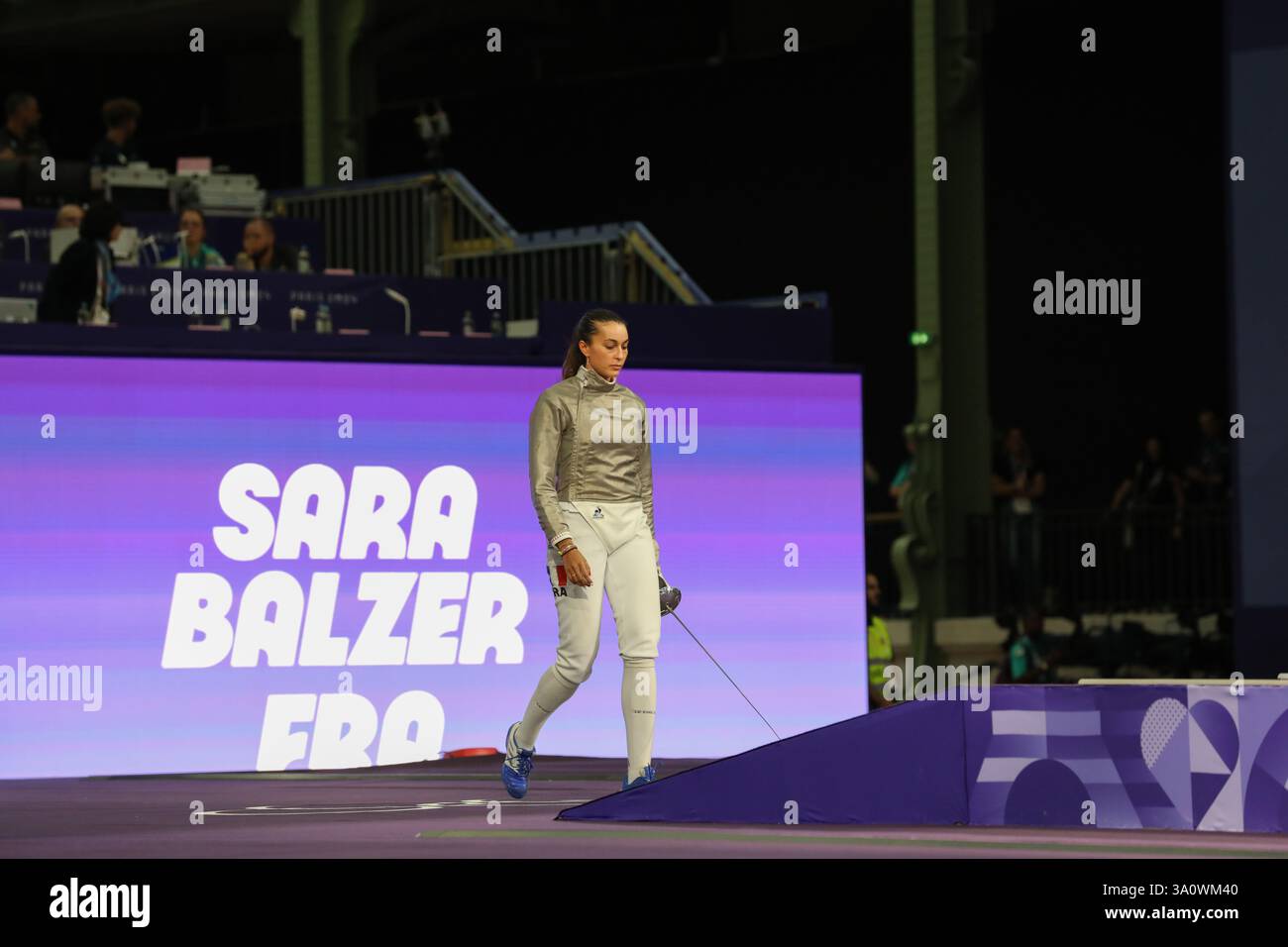 29. Juli 2024 - Paris, Frankreich: Sara Balzer aus Frankreich im Halbfinale der Fechten Frauen-Sabre Einzelspiel am 3. Tag der Olympischen Spiele 2024 in Paris (Foto: Stockfoto
