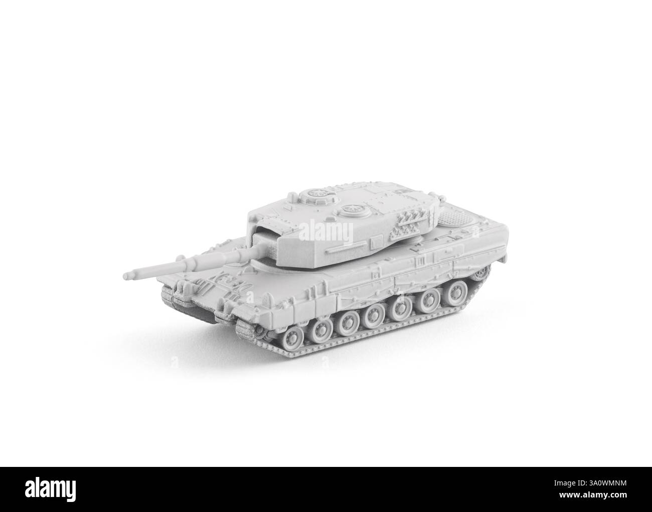 Moderne weiße Tankspielzeug-Miniatur isoliert auf weißem Hintergrund mit Schneideweg Stockfoto