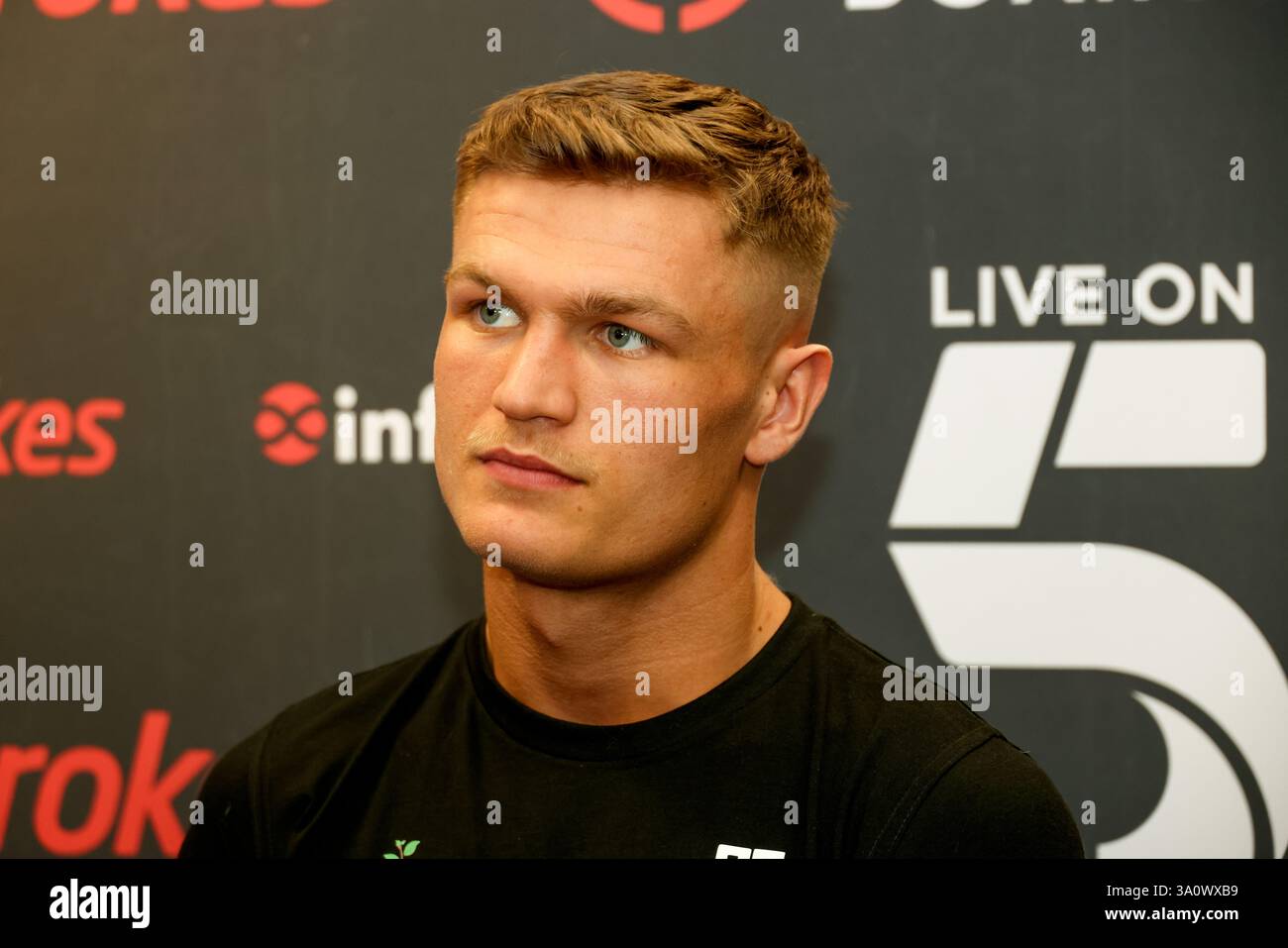 Maldron Hotel Brighton City Centre, 31 Cannon PL, Brighton and Hove, Brighton. Dieses Bild zeigt Codie Smith beim Medientag für die Codie Smith vs. Jose Perez als Teil der Undercard für das Boxspiel Harlem Eubank vs. Tyrone McKenna am Freitag, den 7. März im Brighton Centre. Beide Boxer schauten entspannt an einem informellen Medientag vor dem Kampf, der von verschiedenen Boxmedien und Fernsehmedien interviewt wurde. David Smith/Alamy Stockfoto