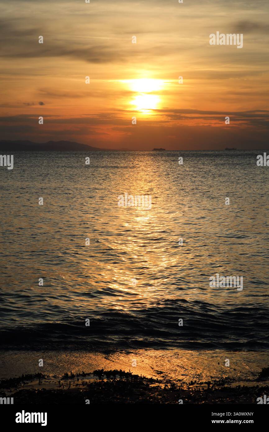 Sonnenuntergang über der Ägäis am Vouliagmeni Beach Attica Griechenland Stockfoto