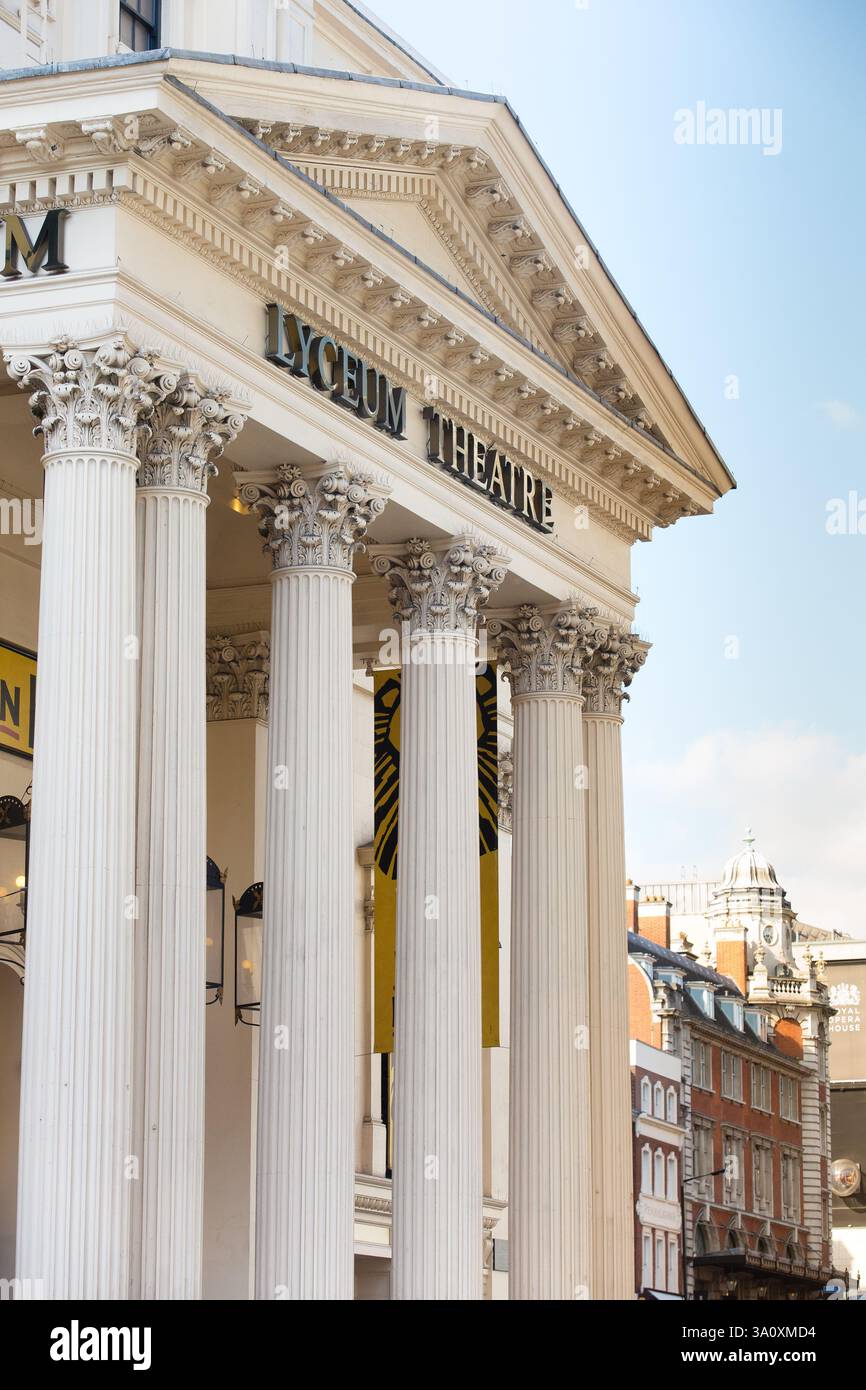 Das Lyceum Theatre im Londoner West End. Klassische Fassade, ein prominentes Wahrzeichen Londons. Stockfoto