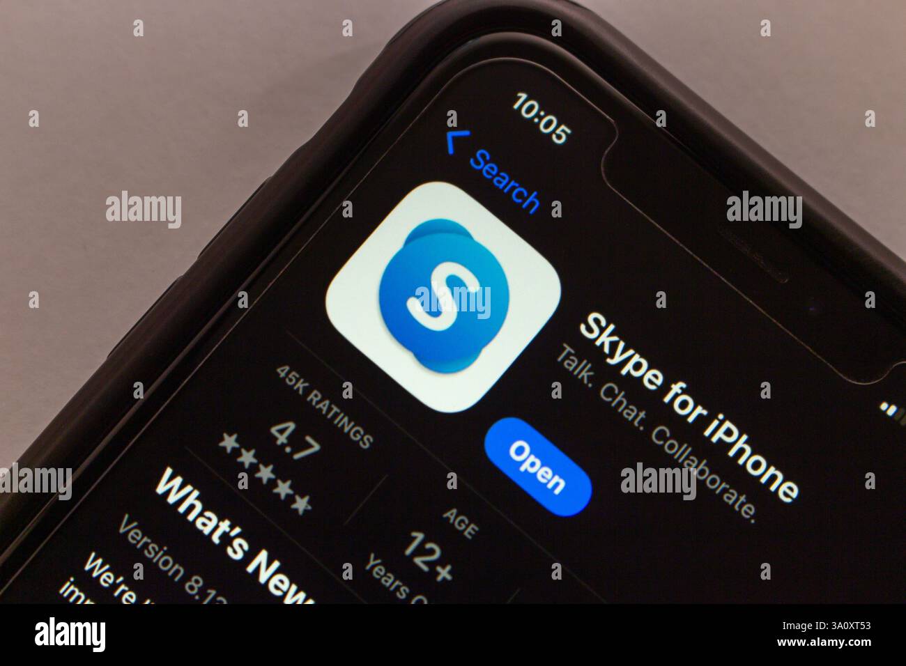 Die Skype-App wird im App Store angezeigt. Skype ist eine bahnbrechende Kommunikationssoftware, die internetbasierte Sprach- und Videoanrufe revolutionierte und 2003 eingeführt wurde. Stockfoto