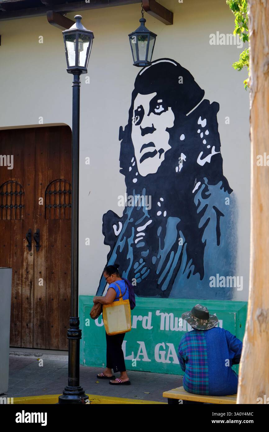 Wandmalereien, die die nicaraguanische Revolution auf der Straße von Leon.Nicaragua darstellen Stockfoto
