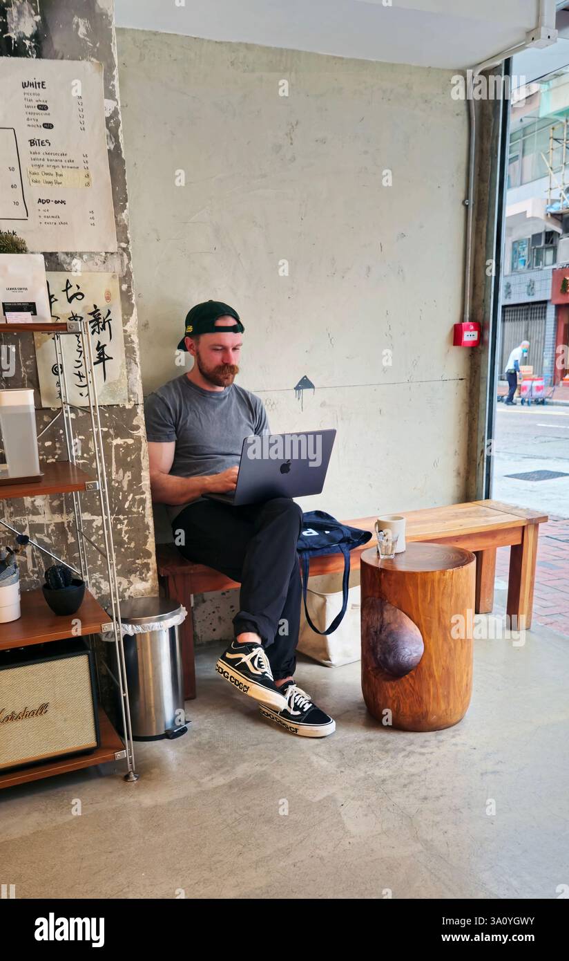 Das Hara-Kako-Café in Sheung Wan, Hongkong. - Smartphone-aufgenommenes Stockfoto