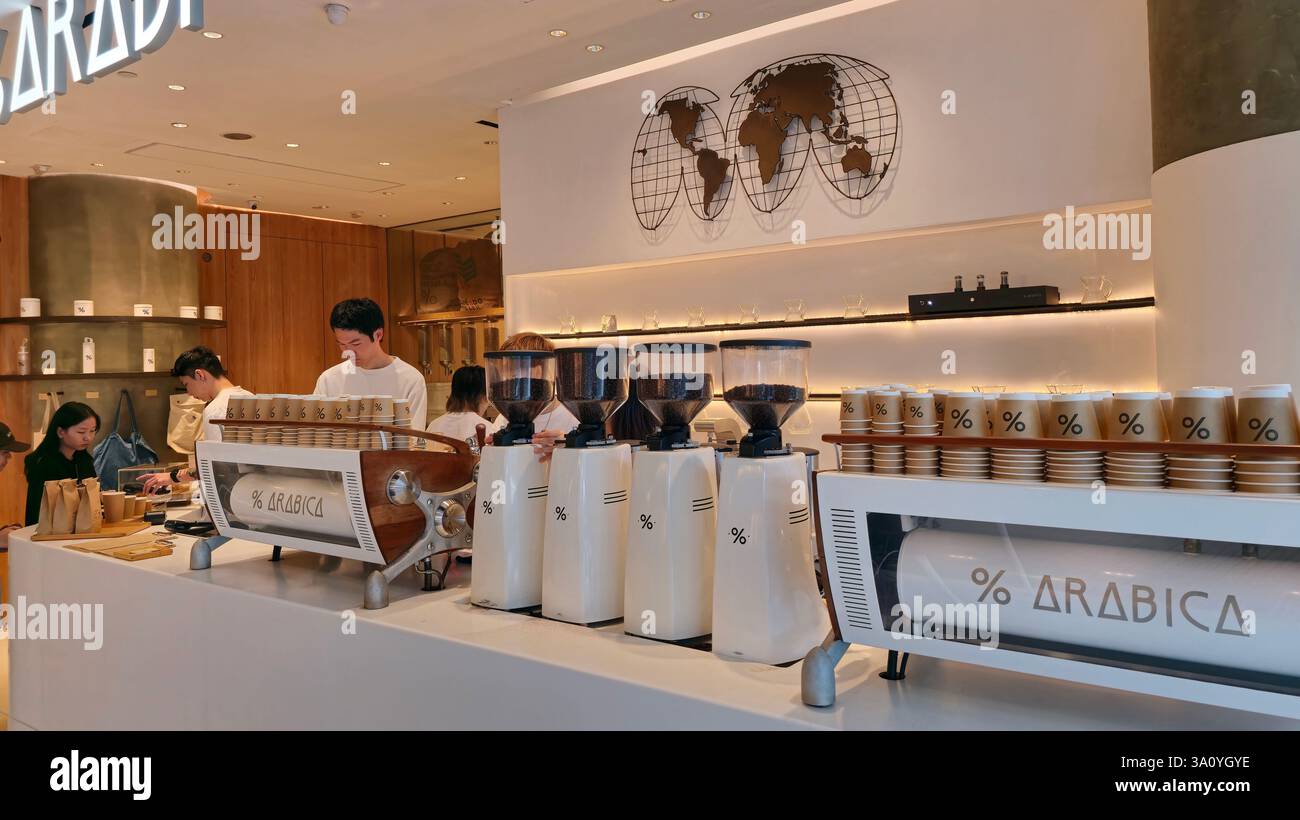 Das % Arabica Café im IFC Einkaufszentrum in Hongkong. Stockfoto
