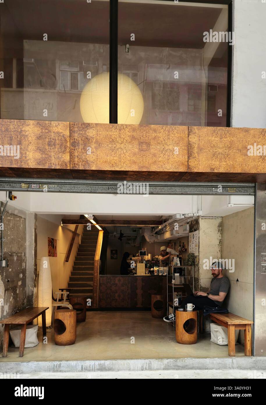 Das Hara-Kako-Café in Sheung Wan, Hongkong. - Smartphone-aufgenommenes Stockfoto