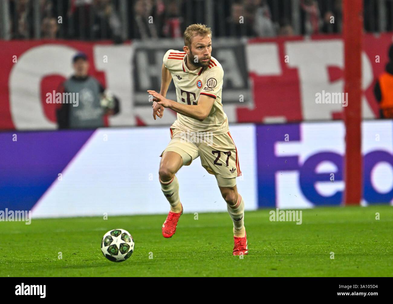 München, Deutschland. März 2025. Konrad Laimer vom FC Bayern München. Quelle: Peter Kneffel/dpa/Alamy Live News Stockfoto