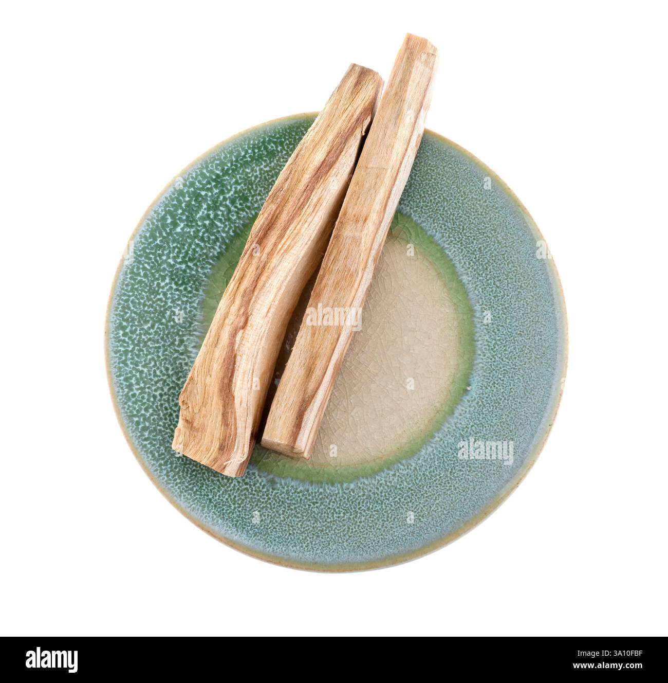Palo santo bleibt auf weißem Hintergrund, Draufsicht Stockfoto