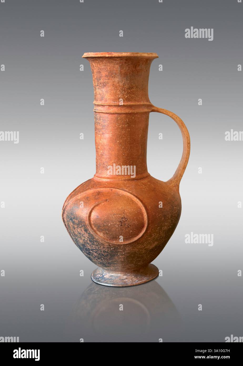 Antike griechisch-zypriotische Keramik-Terrakotta-Kanne mit Relief-Wirbel-Dekoration. Unbekannter Ort Zypern. 15 - 12 Jahrhundert v. Chr. Neues Museum Berlin Stockfoto