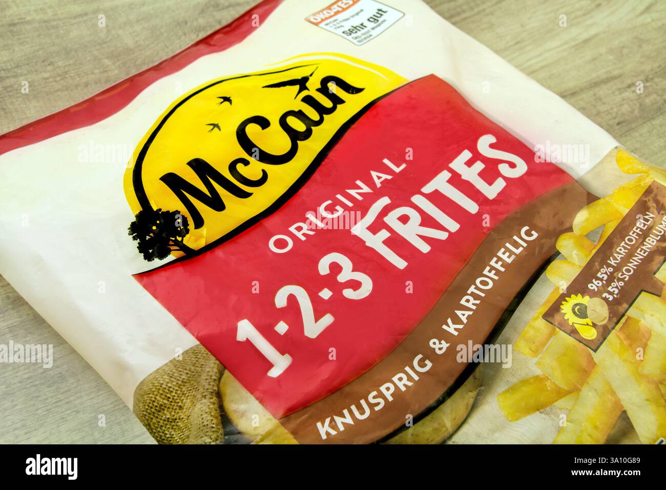 Mc Cain 123 Pommes Frites Tiefgekühlt Hintergrund Holz Stockfoto