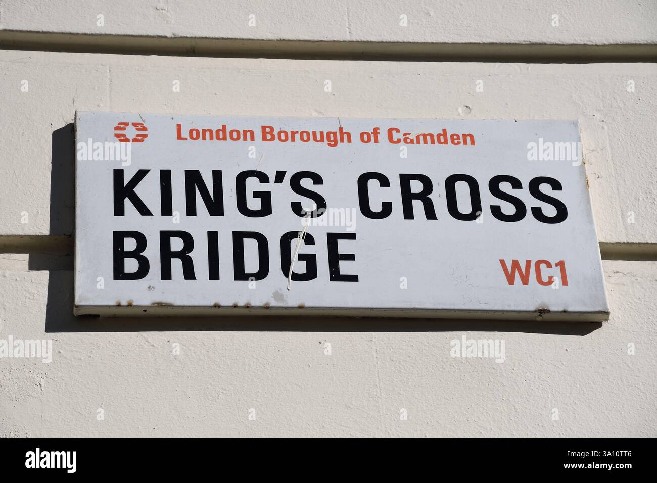 Straßenschild für King's Cross Bridge, Camden, London, UK Stockfoto