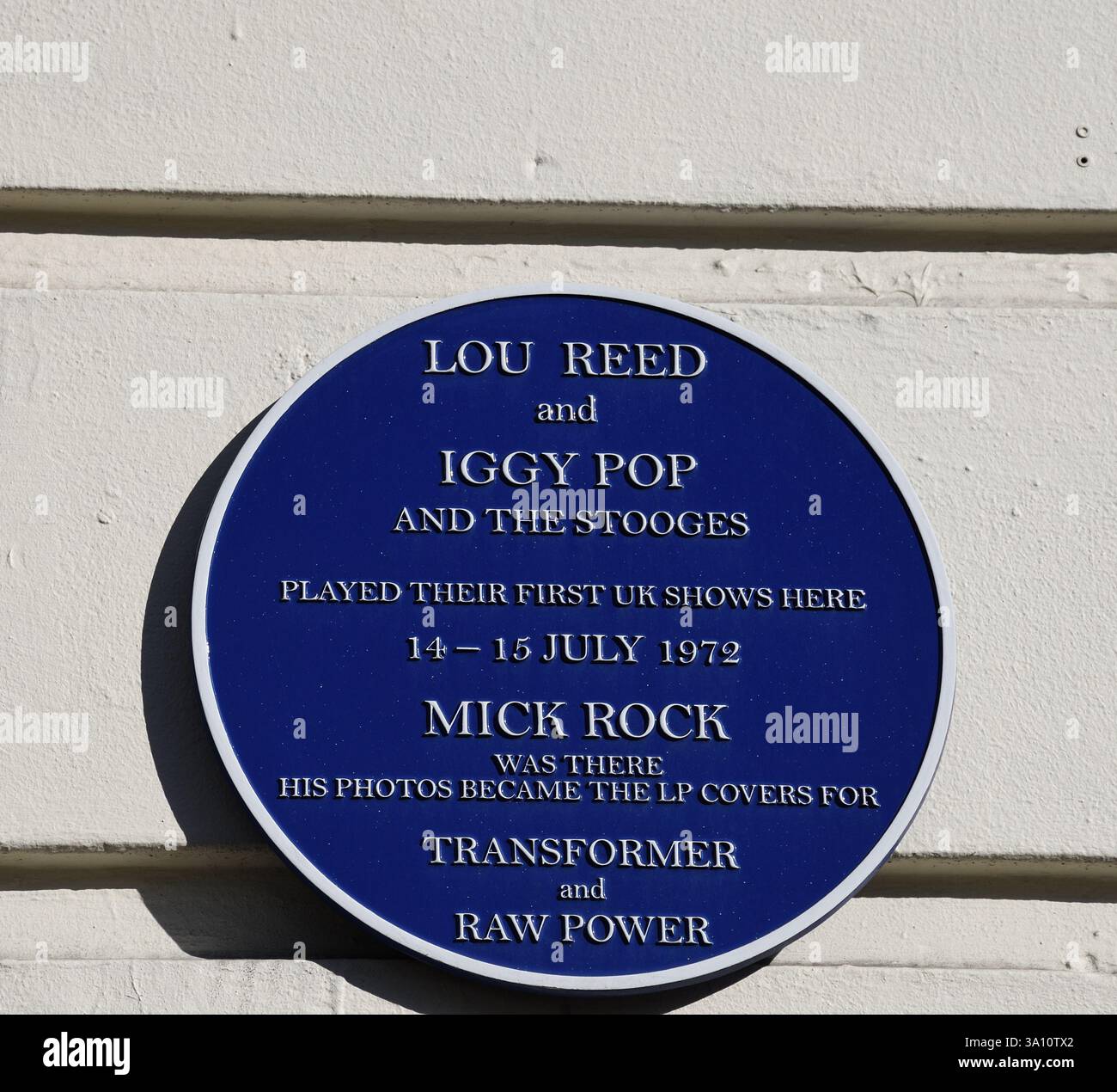 Plakette zum Gedenken an das Konzert von Lou Reed, Iggy Pop and the Stooges in London im Jahr 1972, King's Cross, London, Großbritannien Stockfoto