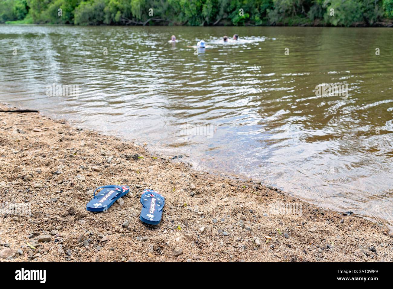 Australien Tag, ländliche Landschaft schwimmen im Wasserloch des Baches, Outback Outdoor-Aktivitäten für Familien Stockfoto