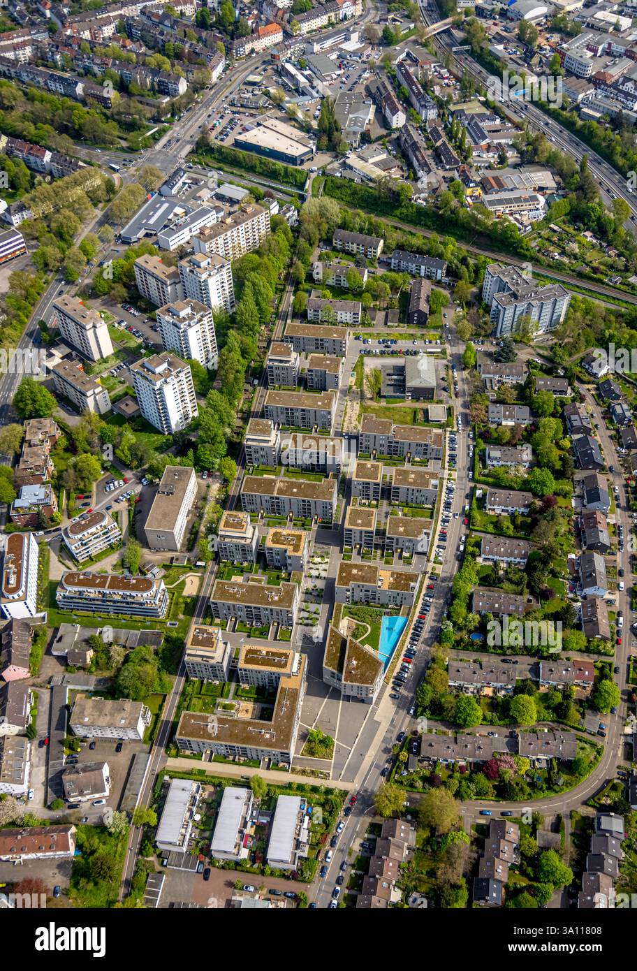 Luftaufnahme, neues Wohngut Parc Dunant, Mehrfamilienhäuser und Hochhäuser Henri-Dunant-Straße, Rüttenscheid, Essen, Ruhrgebiet, Nord-Rh Stockfoto