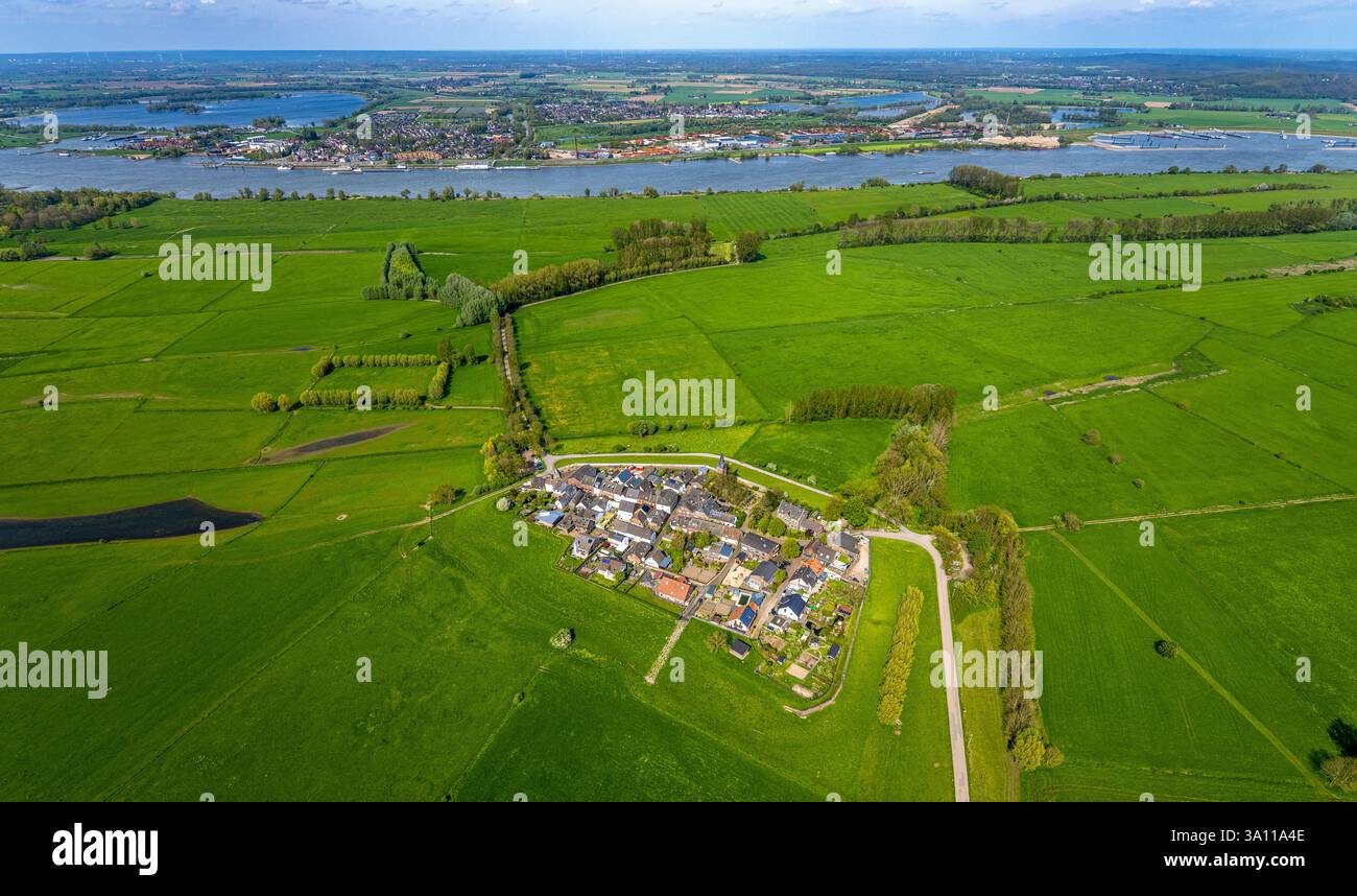 Luftaufnahme, Wohnsiedlung im Stadtteil Schenkenschanz mit Hochwasserschutzmauer, Rheinaue, umgeben von Wiesen und Feldern, dahinter t Stockfoto