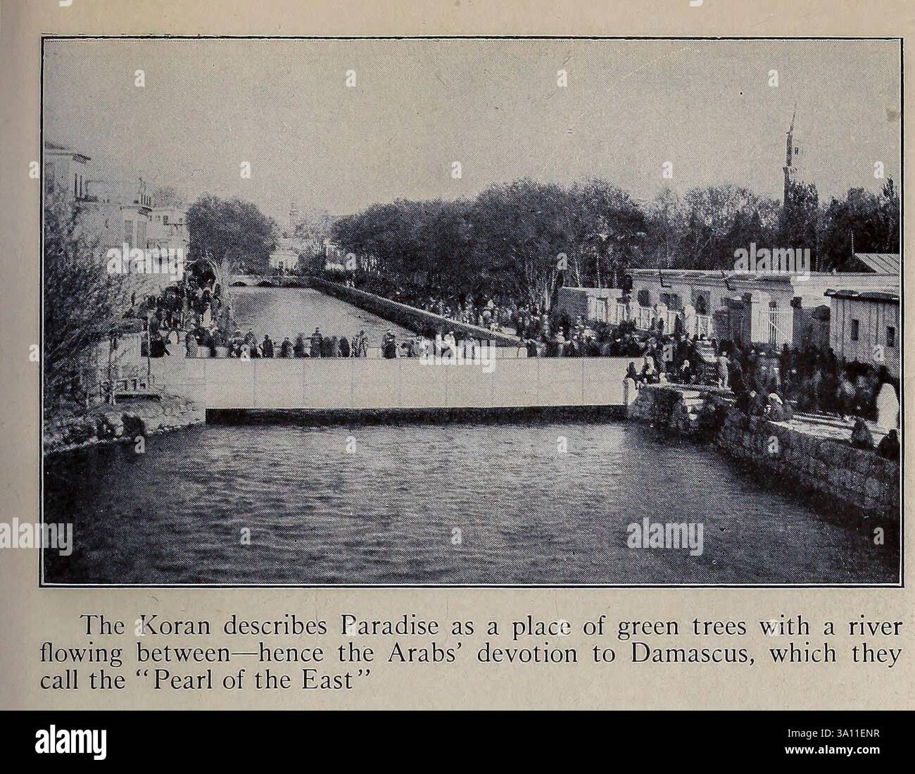 Der Fluss der Mauer von Damaskus, aus ' das Heilige Land und Syrien ' von Carpenter, Frank G. (Frank George), 1855-1924 veröffentlicht Garden City, N. Y., Doubleday, Page & Company 1922 Stockfoto