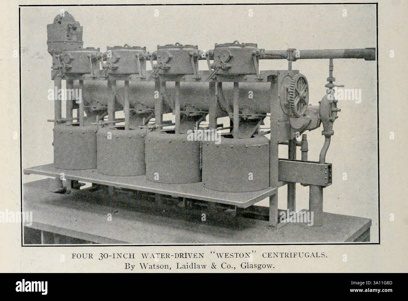 VIER 30-ZOLL-ZENTRIFUGEN MIT WASSERANTRIEB „WESTON“. Von Watson, Laidlaw & Co., Glasgow. Aus der ARTIKELENTWICKLUNG AUF DER GLASGOW-AUSSTELLUNG. Von John G. Kerr. LL. D. aus dem Engineering Magazine, das dem industriellen Fortschritt gewidmet ist, Band XXI 1901 The Engineering Magazine Co Stockfoto