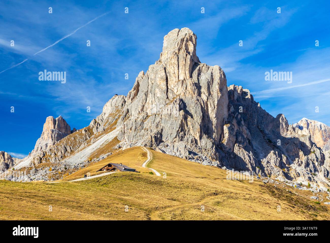 View of Ra Gusela mountain from Passo Giau in autumn. Dolomites, San Vito di Cadore, Belluno province, Veneto district, Italy, Europe. Stockfoto