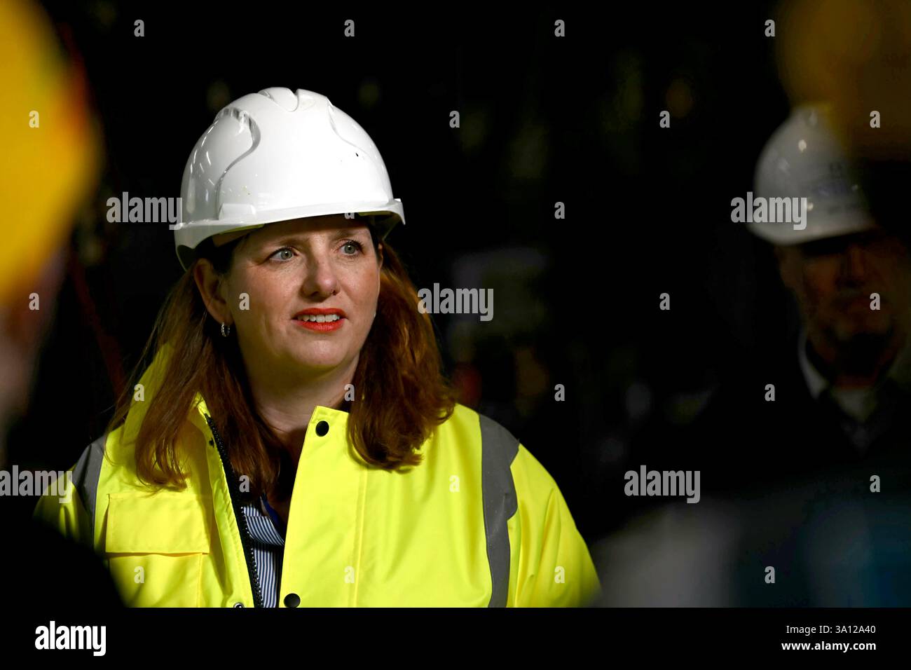 Labour MP für Birkenhead Alison McGovern während eines Besuchs in der Werft des Unternehmens in Birkenhead, Liverpool. Die britische Regierung hat mit einer anglo-amerikanischen Verteidigungsfirma ein Abkommen unterzeichnet, um die ukrainischen Streitkräfte mit fortschrittlicheren Angriffsdrohnen auszustatten, um die russische Aggression im Schwarzen Meer zu bekämpfen, teilte das Verteidigungsministerium mit. Bilddatum: Donnerstag, 6. März 2025. Stockfoto