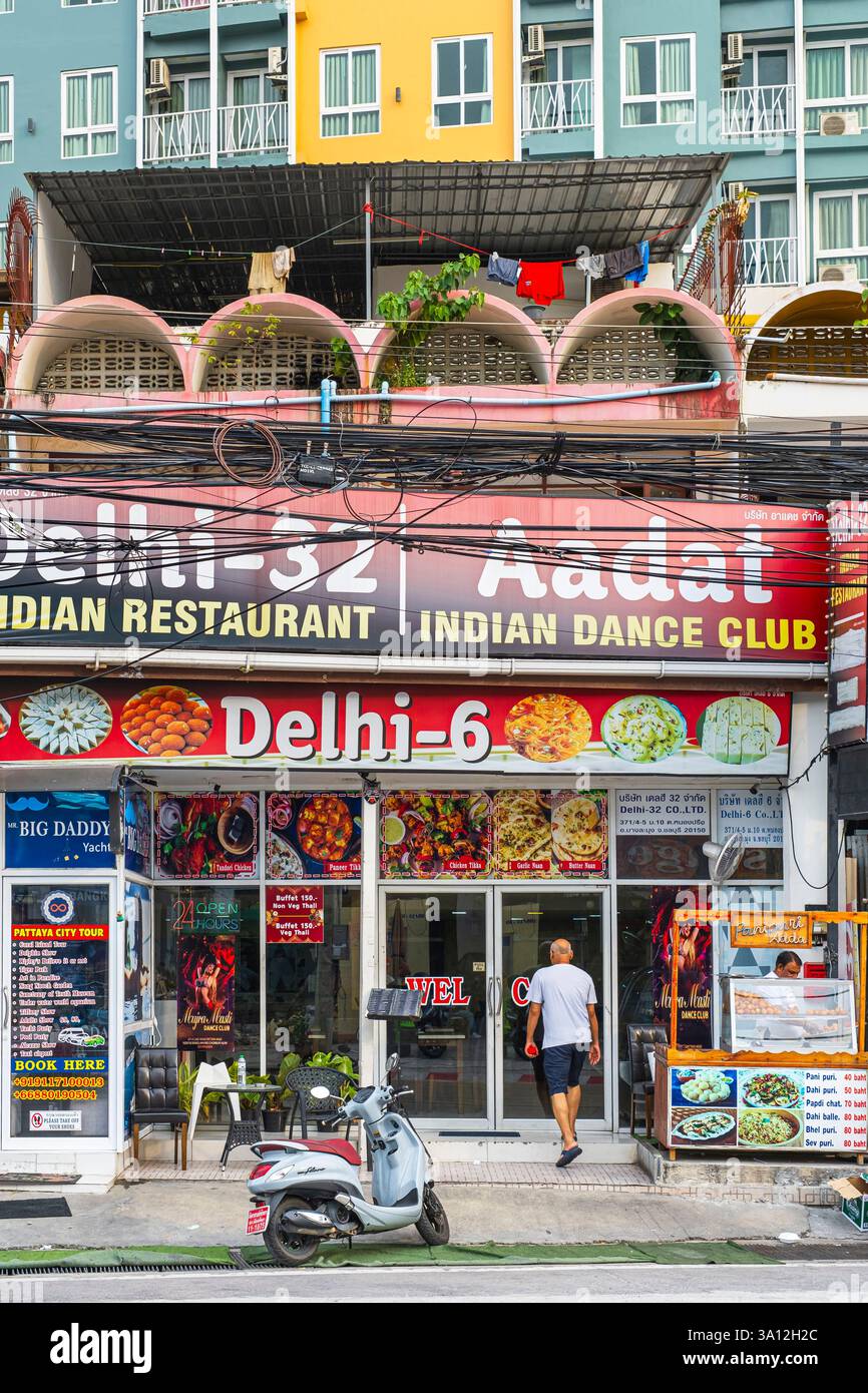 Thailand, Provinz Chonburi, Pattaya, Straße mit vielen indischen Restaurants Stockfoto