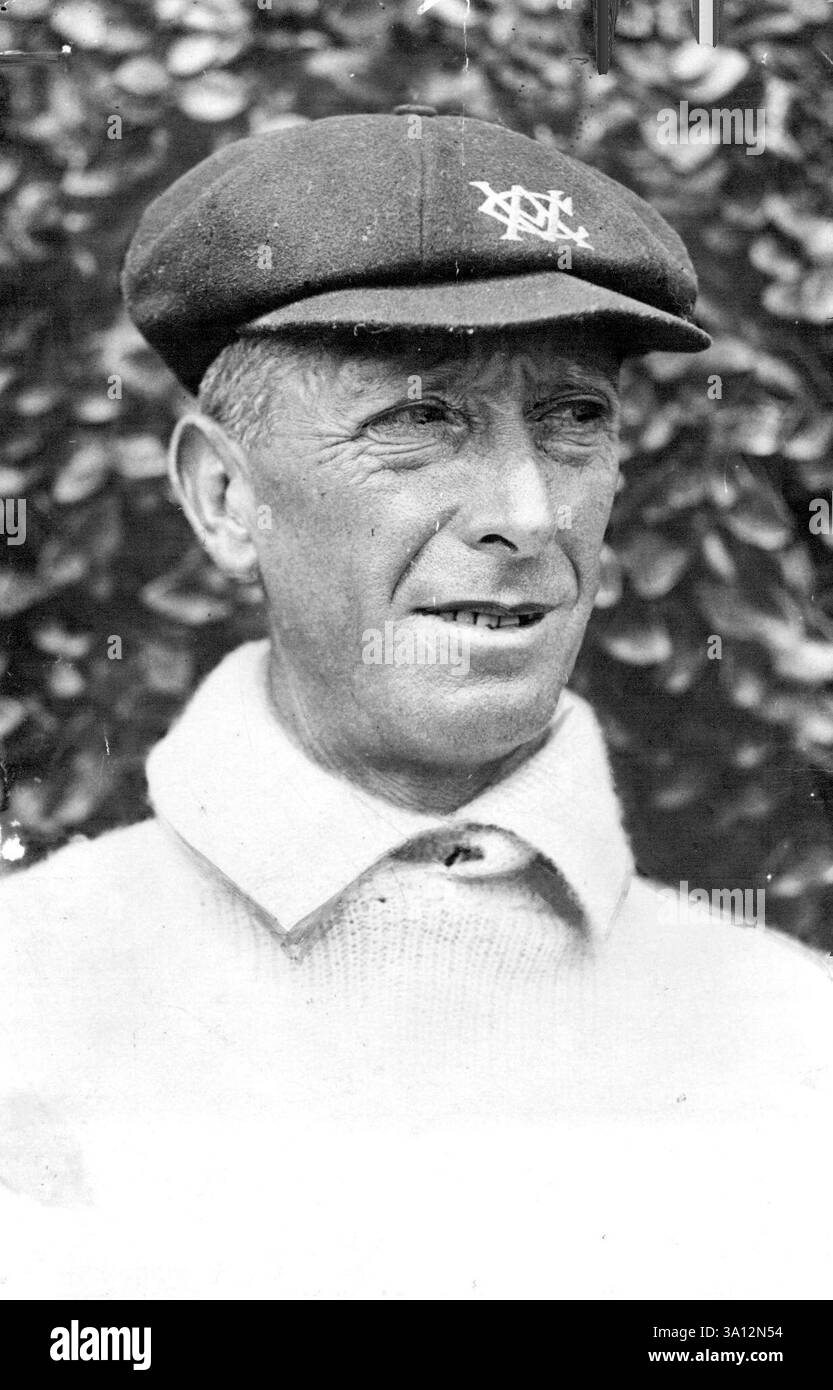 Dieser Cricketspieler war 46, als er sein erstes Testspiel D. D. D. J. Blackie spielte. Für diesen Test wurde der 20-jährige Don Bradman fallen gelassen und der 46-jährige Don Blackie spielte seinen ersten Test. Februar 1951. Stockfoto