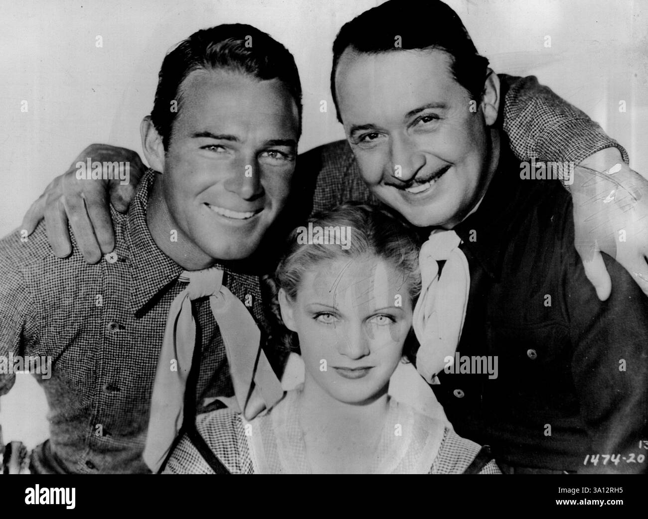 Zane Grey's „The Last Round-Up“ mit Randolph Scott, Monte Blue, Barbara Adams und Fred Kohler. Hollywood ***** club' - die traurigen alten Leute des Films, deren Ruhm in der Vergangenheit liegt - verlor diese Woche ein führendes Mitglied, als ein 73-jähriger Mann in einem Hotelzimmer in Milwaukee, Wisconsin, an einem Herzinfarkt starb. Mai 1934. (Foto von Einem Paramount Pictures). Stockfoto