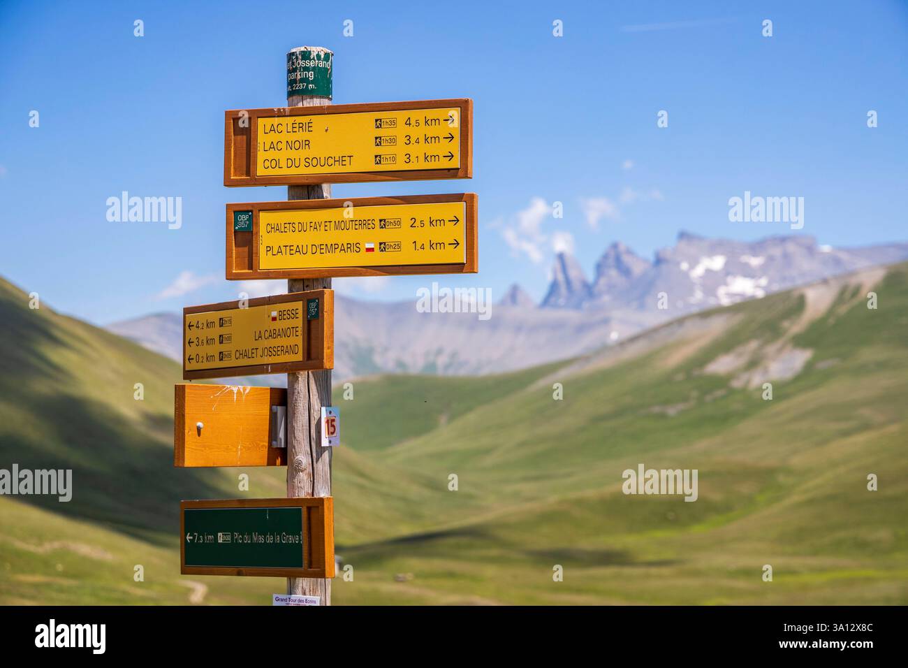 Frankreich, Isère, Besse-en-Oisans, Oisans-Tal, Ferrand-Tal, Plateau Emparis am Col Saint-Georges (2245 m) auf dem Wanderweg GR 54, Orientierung po Stockfoto
