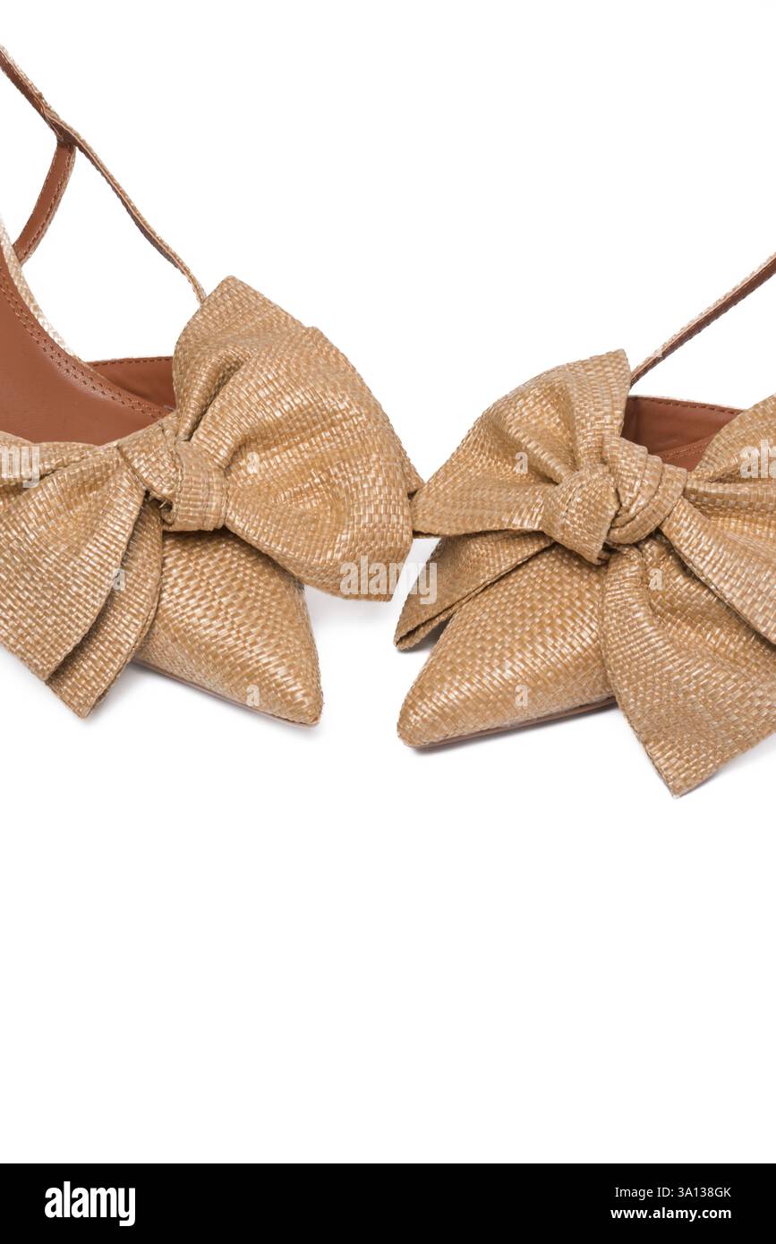 Frühling/Sommer Saison 2025 High Fashion Damen Bast Pumps isoliert auf weißem Hintergrund Stockfoto