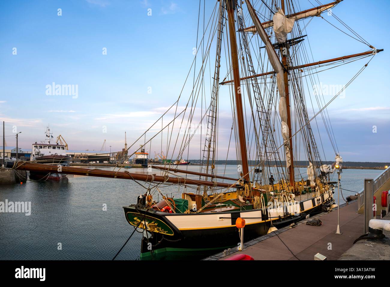 Frankreich, Finistère, Brest, La Recouvrance, Nachbildung einer Aviso aus dem frühen 19. Jahrhundert, die als Topsegel-Schoner manipuliert wurde Stockfoto