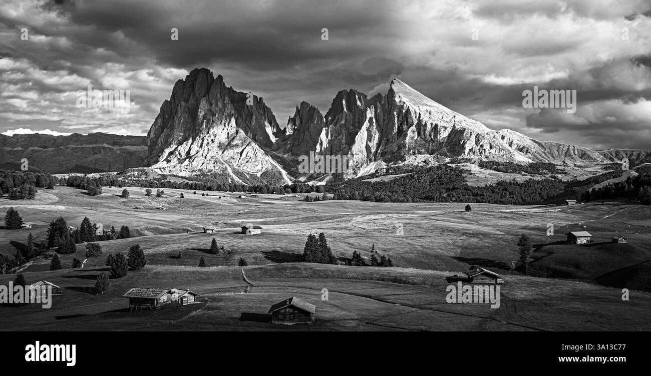 italien, dolomiten, Landschaft, Berge, Postkarte, Sonnenuntergang Sonnenaufgang, trentino, Dorf, etsch, alpen, alto, erstaunlich, Herbst, Hintergrund, schön Stockfoto