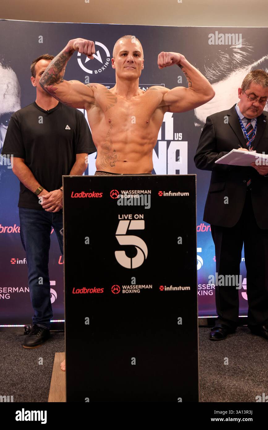 Maldron Hotel Brighton City Centre, 31 Cannon PL, Brighton and Hove, Brighton. Dieses Bild zeigt Navid Iran am Wiegetag der Ben Andrews gegen Navid Iran als Teil der Undercard für das Boxspiel Harlem Eubank gegen Tyrone McKenna am Freitag, den 7. März im Brighton Centre. . David Smith/Alamy 6. März 2025 Stockfoto