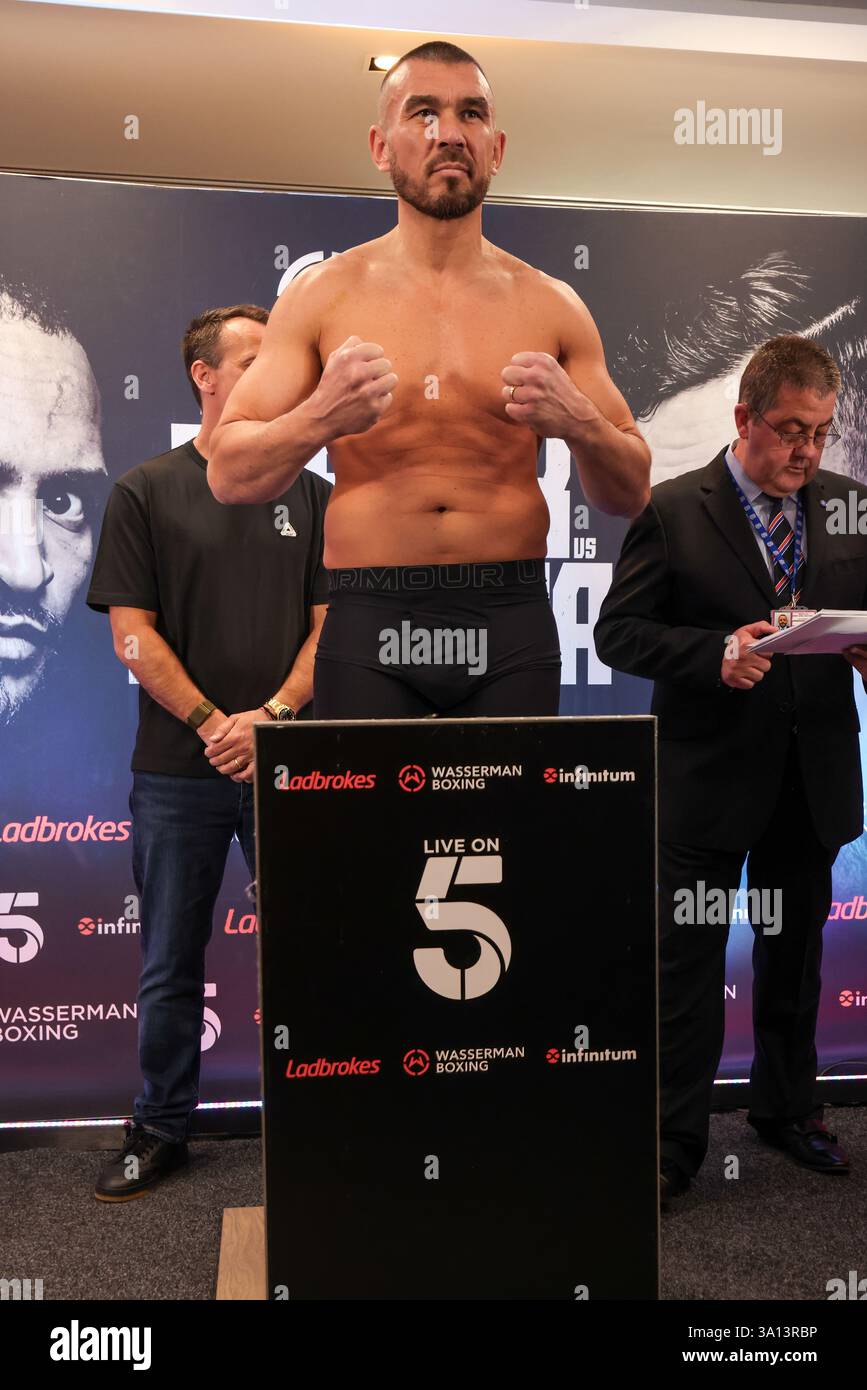 Maldron Hotel Brighton City Centre, 31 Cannon PL, Brighton and Hove, Brighton. Dieses Bild zeigt Vaclav Pesjar am Wiegetag für die Tommy Welch vs. Vaclav Pesjar als Teil der Undercard für das Boxspiel Harlem Eubank vs. Tyrone McKenna am Freitag, den 7. März im Brighton Centre. . David Smith/Alamy 6. März 2025 Stockfoto