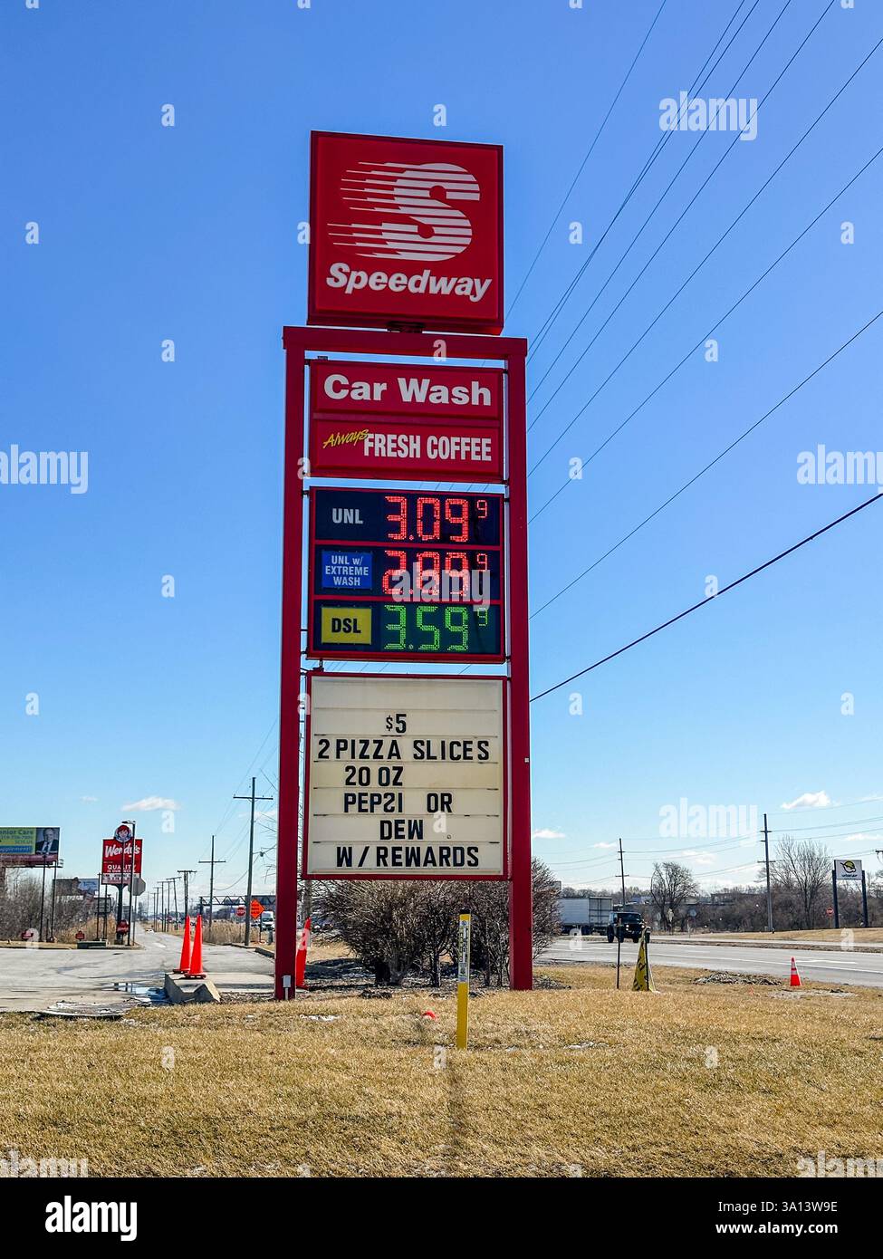 Schild Speedway Tankstelle. Merrillville, USA, 6. März 2025 - Smartphone-aufgenommenes Stockfoto