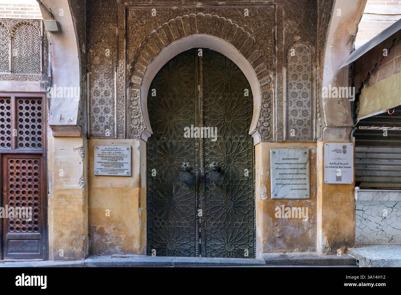 Die Bou Inania Madrasa in Fes, Marokko, ist die einzige Madrasa in Marokko, die auch als Gemeindemoschee diente. Stockfoto