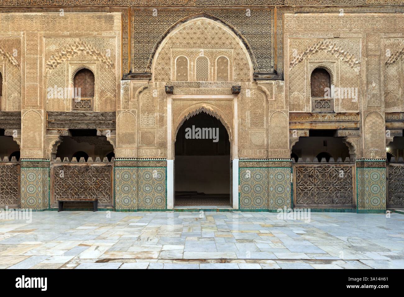 Die Bou Inania Madrasa in Fes, Marokko, ist die einzige Madrasa in Marokko, die auch als Gemeindemoschee diente. Stockfoto