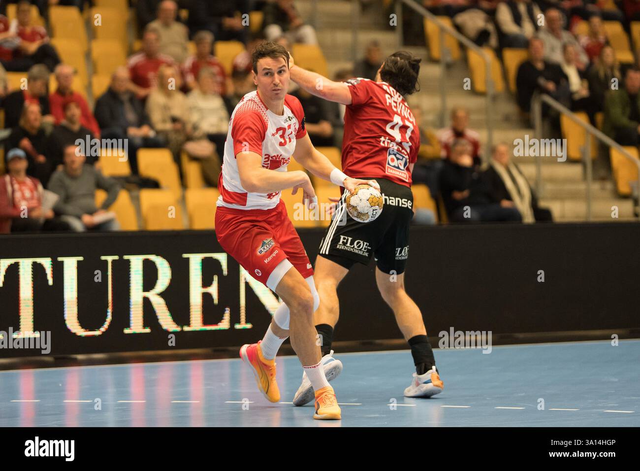 Odense, Dänemark. März 2025. Stanislav Kasparek (37) von Dinamo Bucuresti, das während des EHF Champions League-Spiels zwischen Fredericia Handball und Dinamo Bucuresti in der Jyske Bank Arena in Odense zu sehen war. Quelle: Gonzales Photo/Alamy Live News Stockfoto