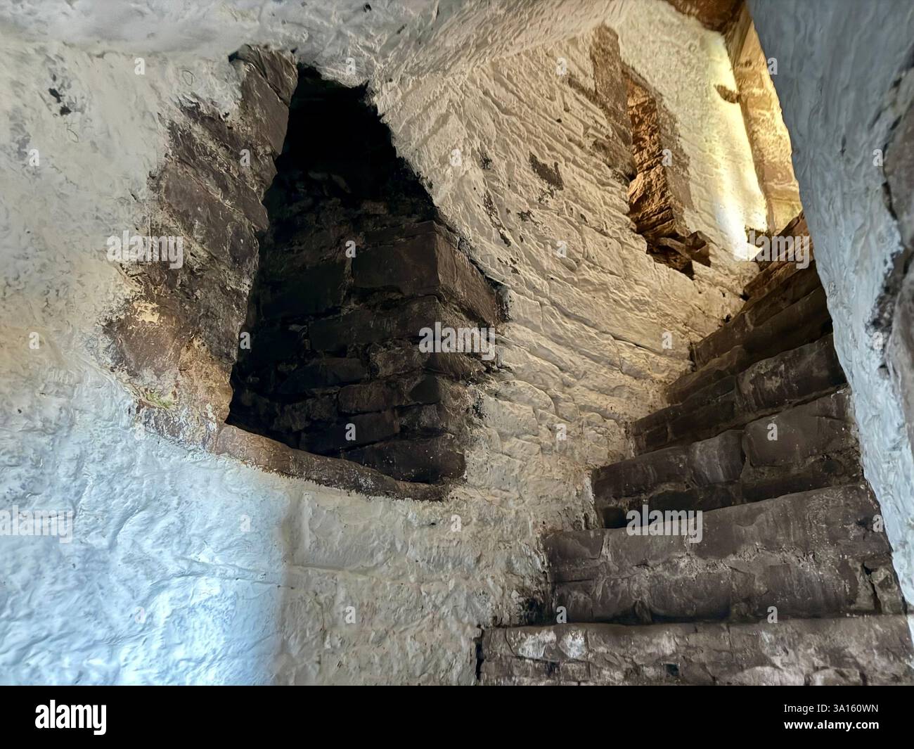 Mittelalterliche Treppe in der Ruine Tretower Castle, Powys, Wales Stockfoto