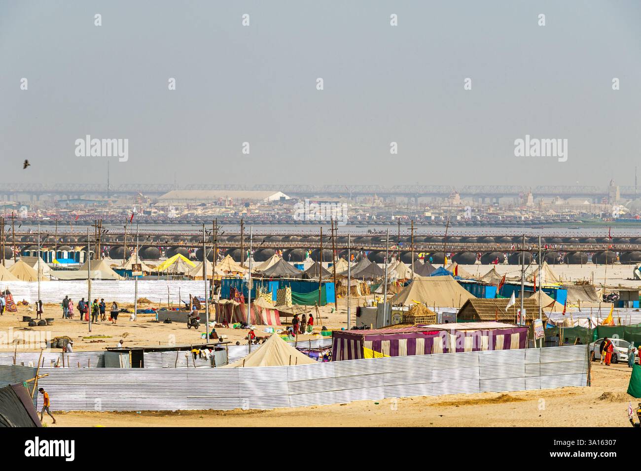 heilige Versammlung in maha kumbha mela 2025 in Prayagraj uttar pradesh indien Stockfoto