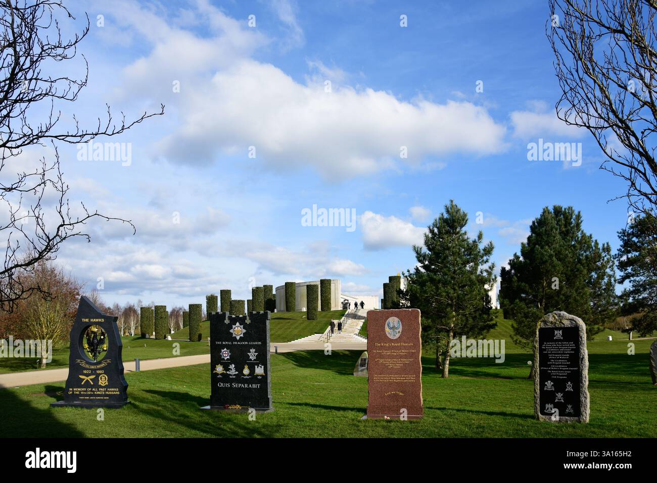 Gedenkstätten für die 14./20. King’s Husars, die Royal Dragoon Guards, die Könige Royal Husaren und die Royal Scots Dragoon Guards an den National Memori Stockfoto