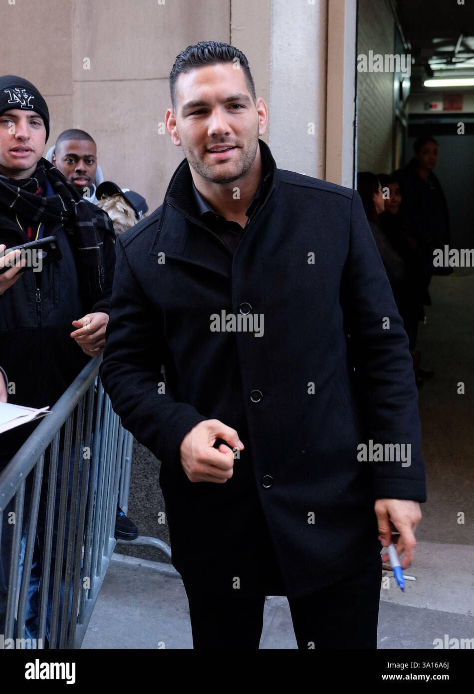 UFC-Mittelgewichtsmeister Chris Weidman trat am 4. Dezember 2015 bei HuffPost Live in New York auf Stockfoto