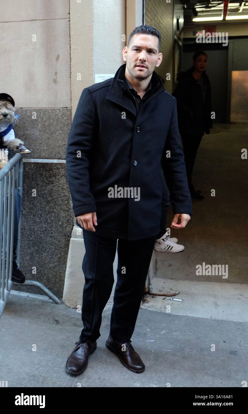 UFC-Mittelgewichtsmeister Chris Weidman trat am 4. Dezember 2015 bei HuffPost Live in New York auf Stockfoto