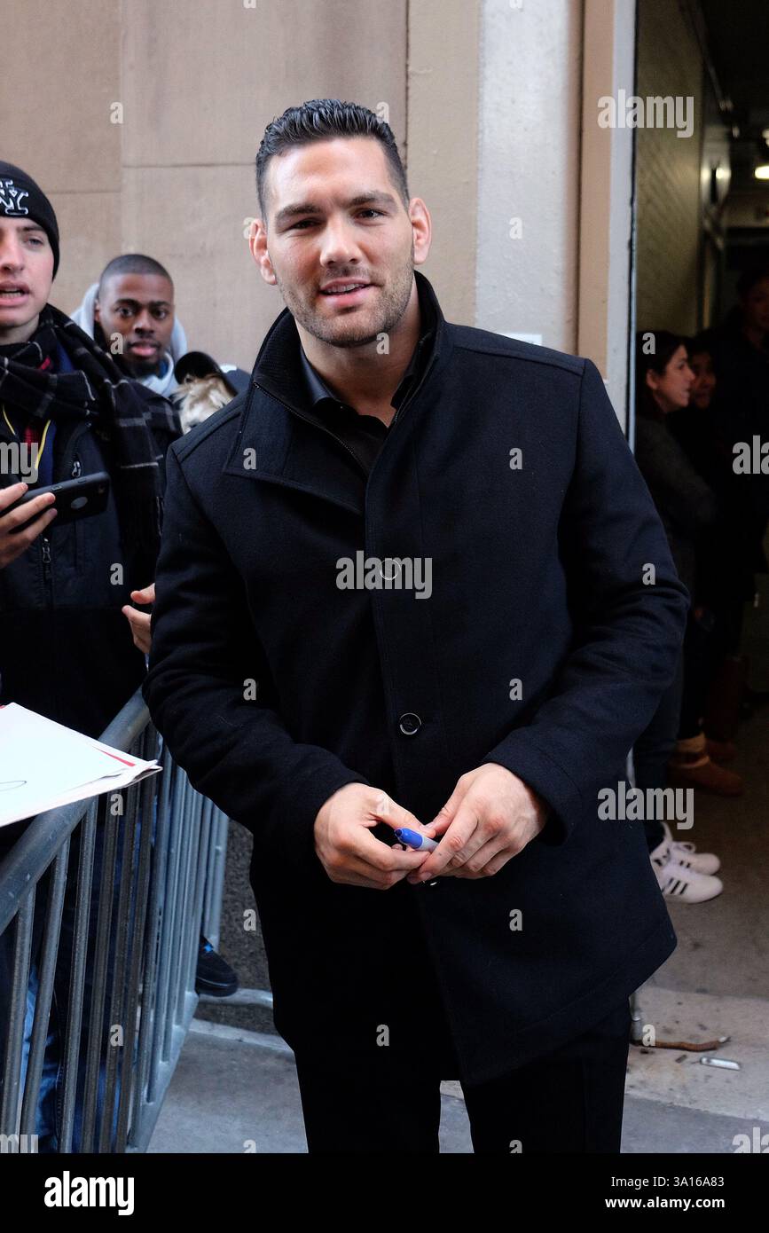 UFC-Mittelgewichtsmeister Chris Weidman trat am 4. Dezember 2015 bei HuffPost Live in New York auf Stockfoto