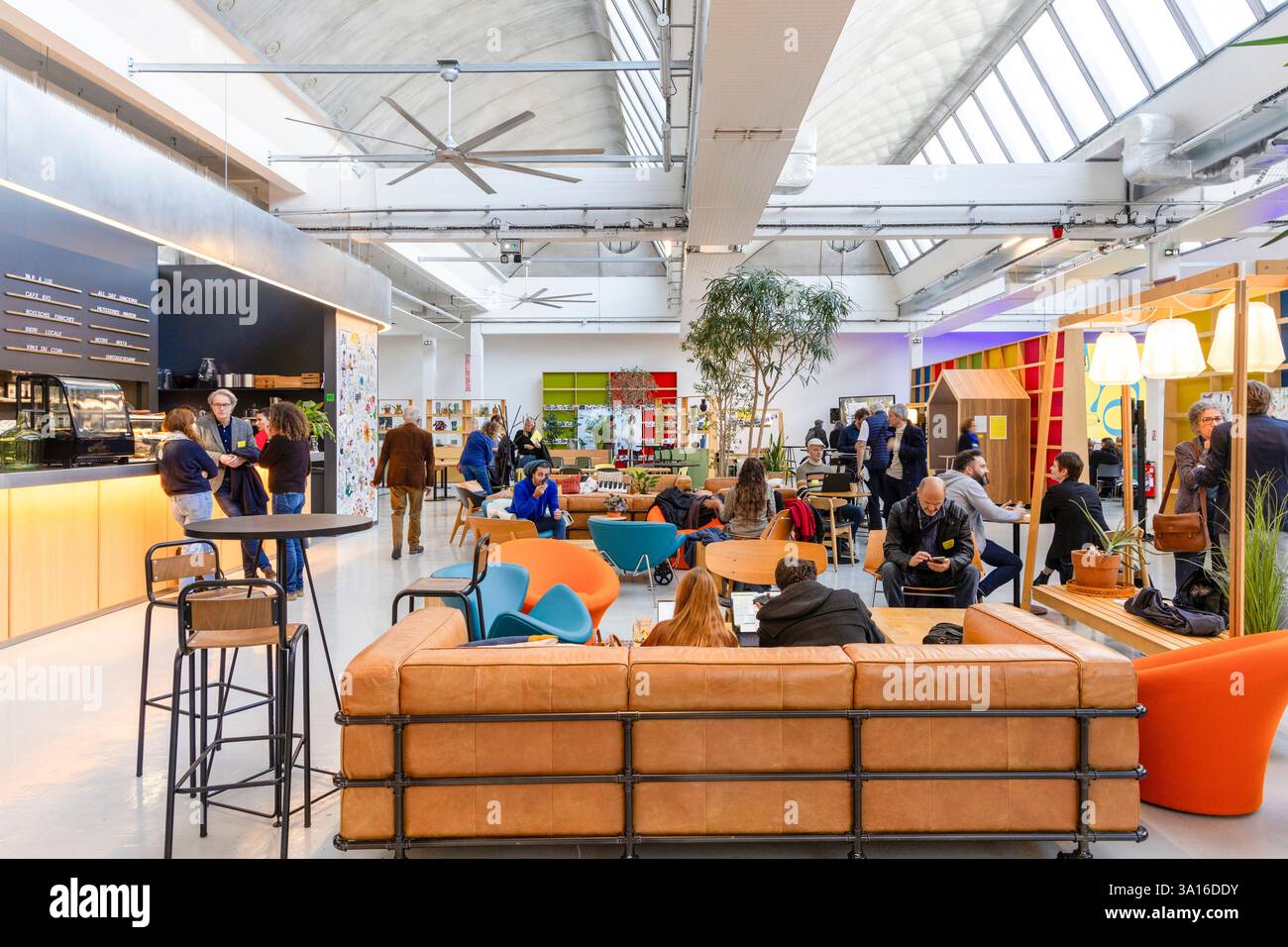 Frankreich, Indre et Loire, Loire-Tal, das von der UNESCO zum Weltkulturerbe erklärt wurde, Tours, MAME, Stadt der Schöpfung und Innovation, 14. Rendez-vous du Val de Loire-Weltkulturerbe, im Co-Working Space und im Restaurant Sésame Stockfoto