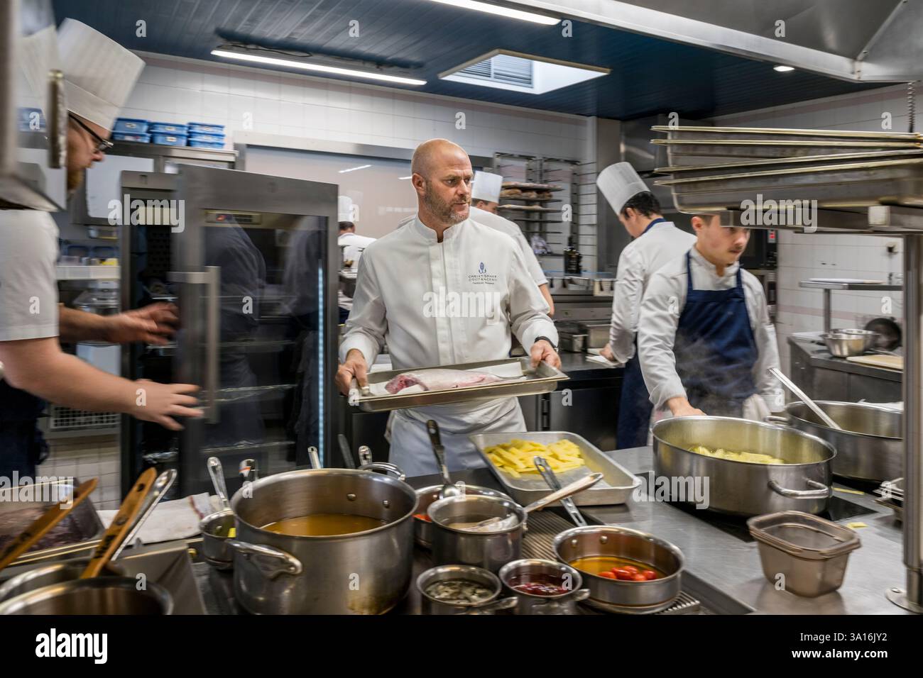 Frankreich, Charente Maritime, La Rochelle, Sternekoch Christopher Coutanceau in den Küchen seines Gourmetrestaurants mit 2 Michelin-Sternen Stockfoto