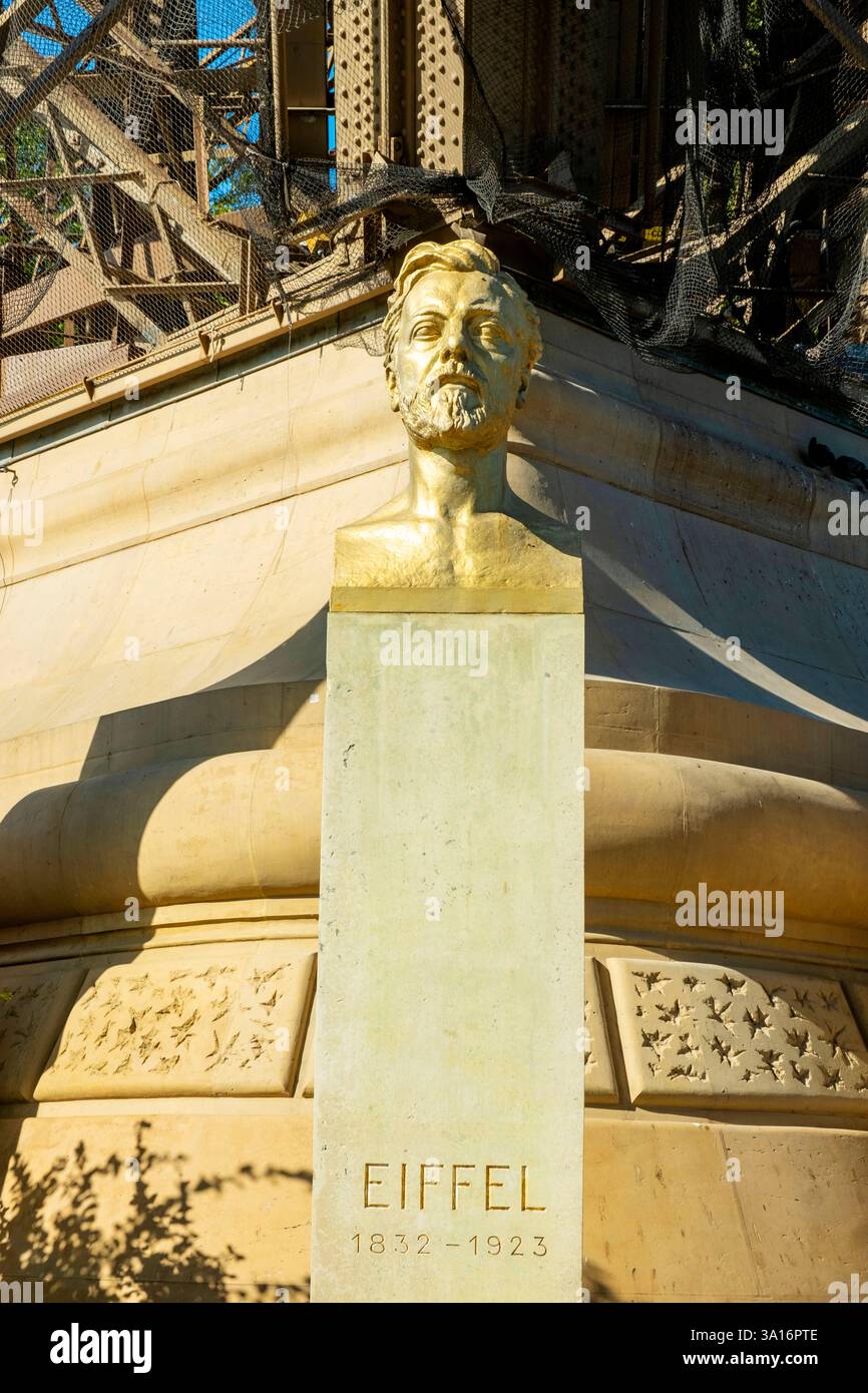Frankreich, Paris, die Eiffelbüste am Fuße des Eiffelturms Stockfoto