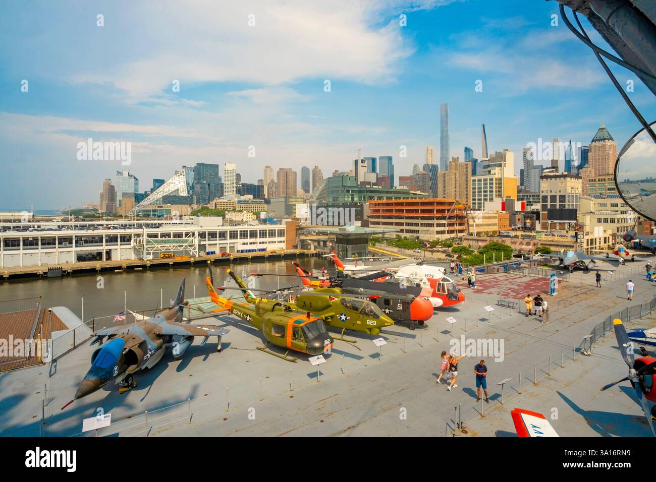 USA, New York State, New York City, Manhattan, Intrepid Air Space Museum, USS Intrepid Flugzeugträger, Kampfflugzeuge Stockfoto