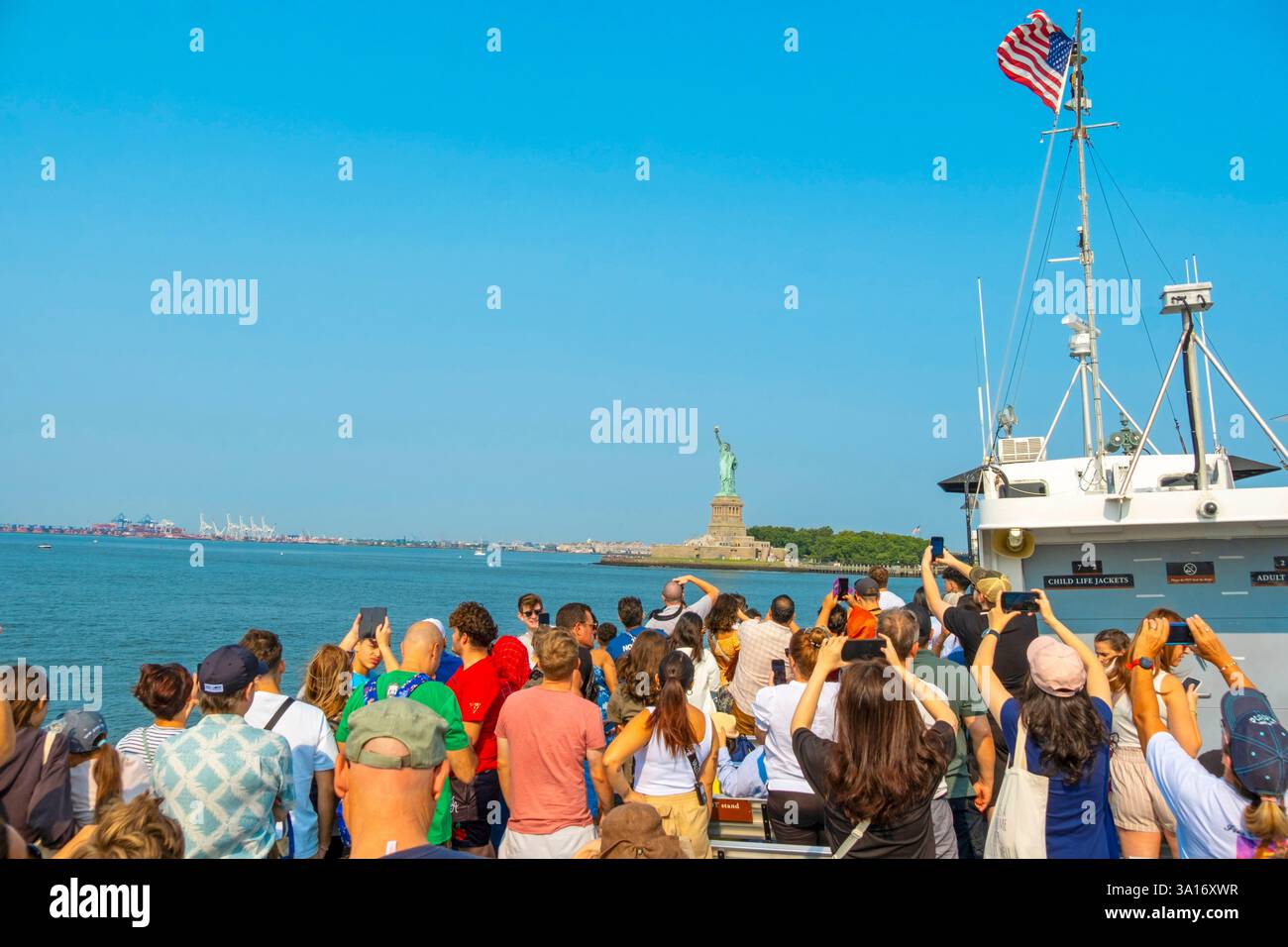 USA, New York State, New York City, Blick von der Fähre zur Freiheitsstatue Stockfoto