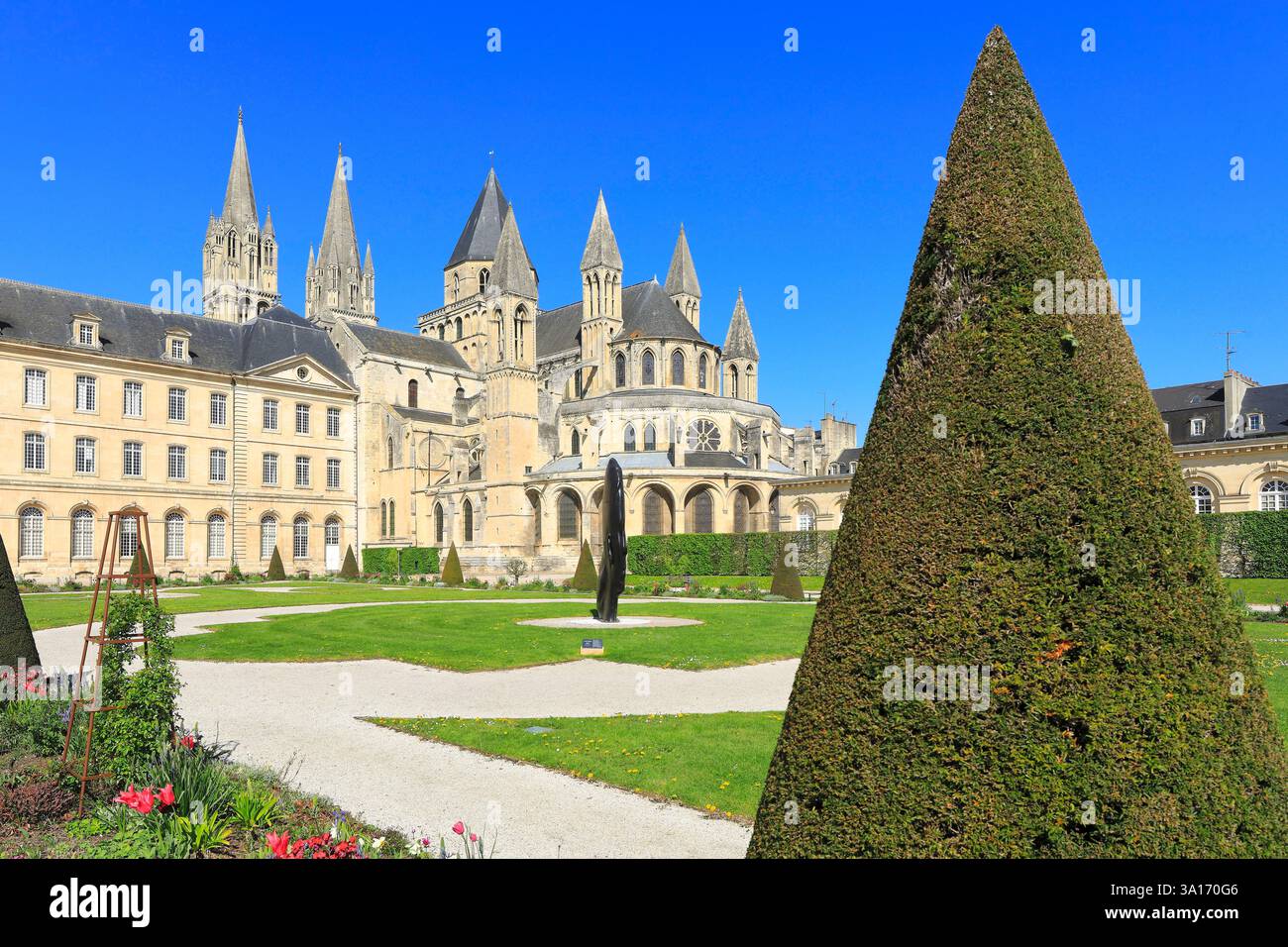 Frankreich, Calvados, Caen, abbaye aux Hommes (oder Abtei Saint-Etienne), gegründet im 11. Jahrhundert von Wilhelm dem Eroberer, beherbergt heute das Rathaus, die Kirche Saint-Etienne Stockfoto