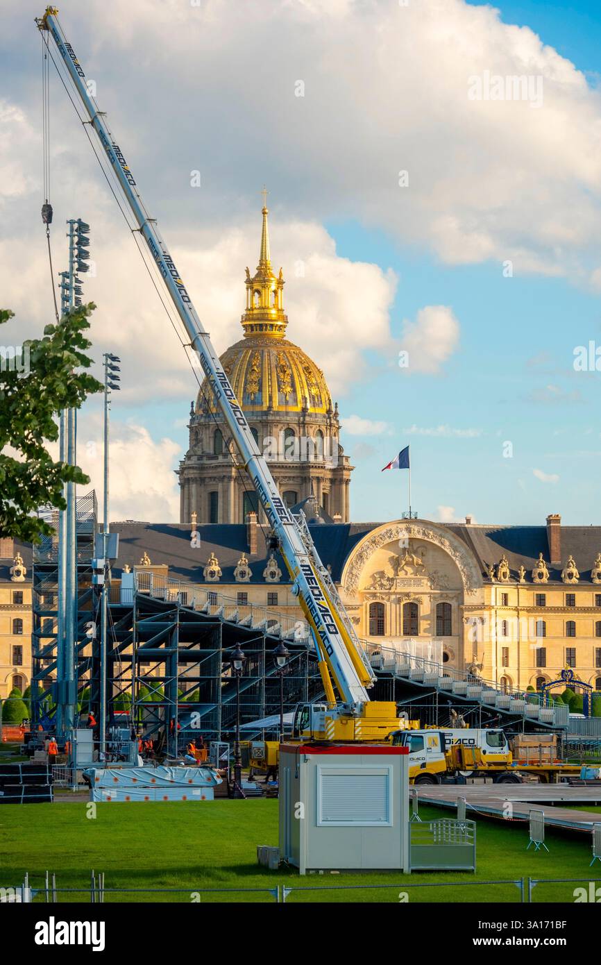 Frankreich, Paris, Esplanade des Invalides, Bau der Tribüne für die Olympischen Spiele 2024 Stockfoto