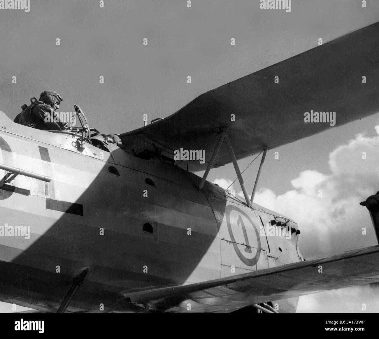 Heinkel He 60 Wasserflugzeug auf dem Bahnsteig des Marineflugstützpunktes Kiel-Holtenau. [Automatisierte Übersetzung] Stockfoto